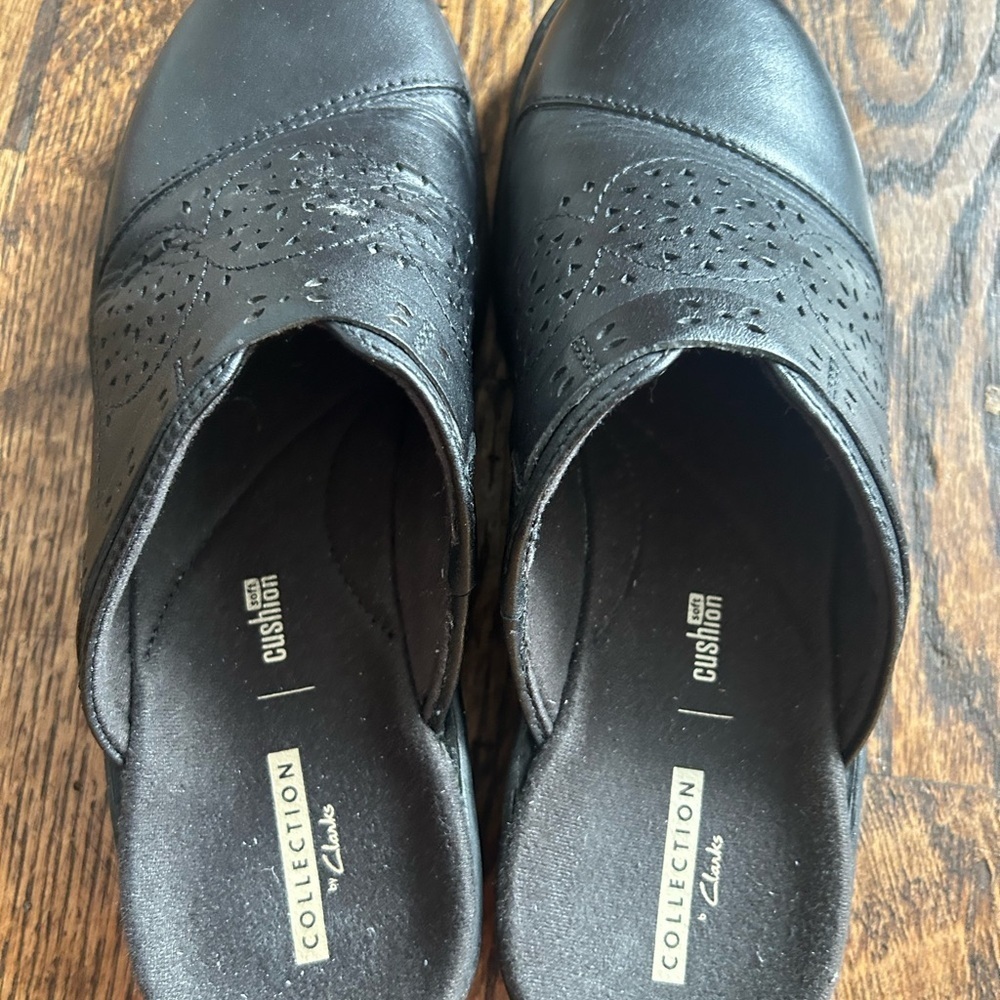 Clarks Collection Ladies Black Slip on Shoes Size 8M Cushioned Mules Clogs - Picture 2 of 9